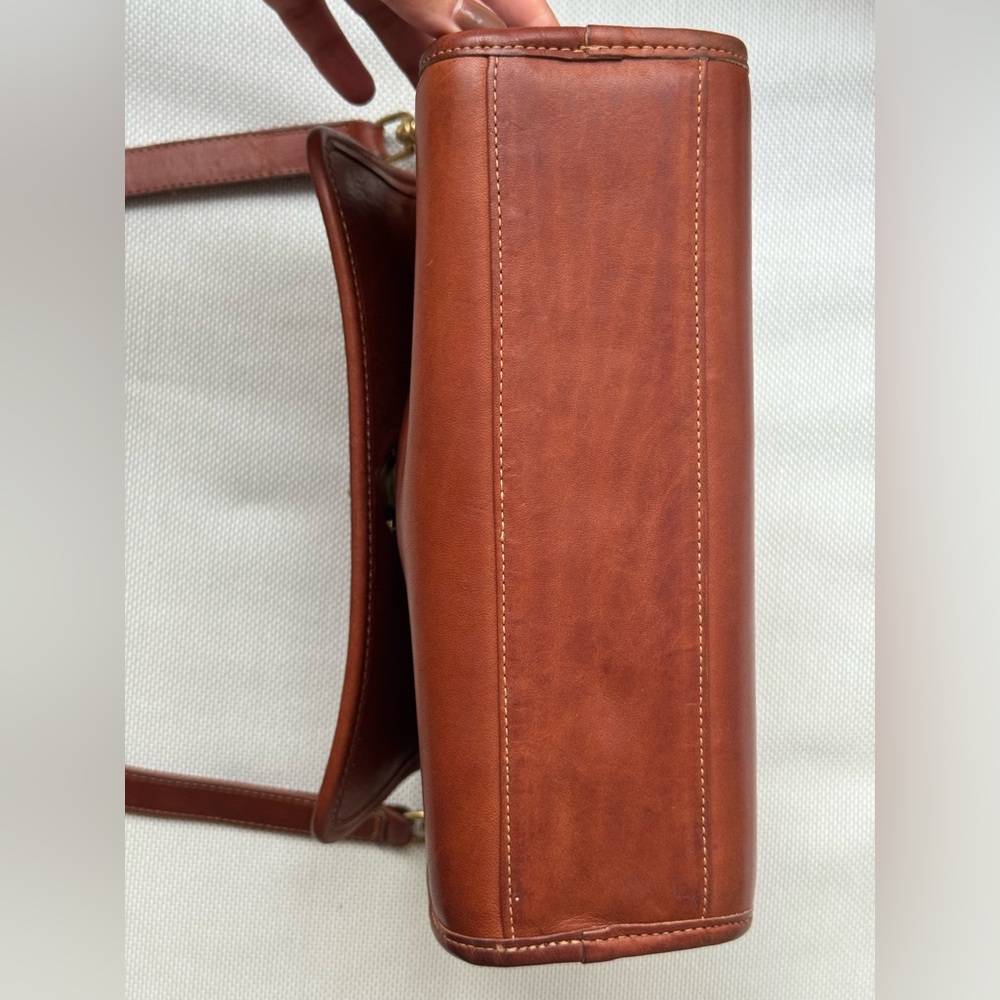 Vintage Coach Court Bag in British Tan 9870 - Picture 3 of 8